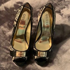 Guess heels 👠